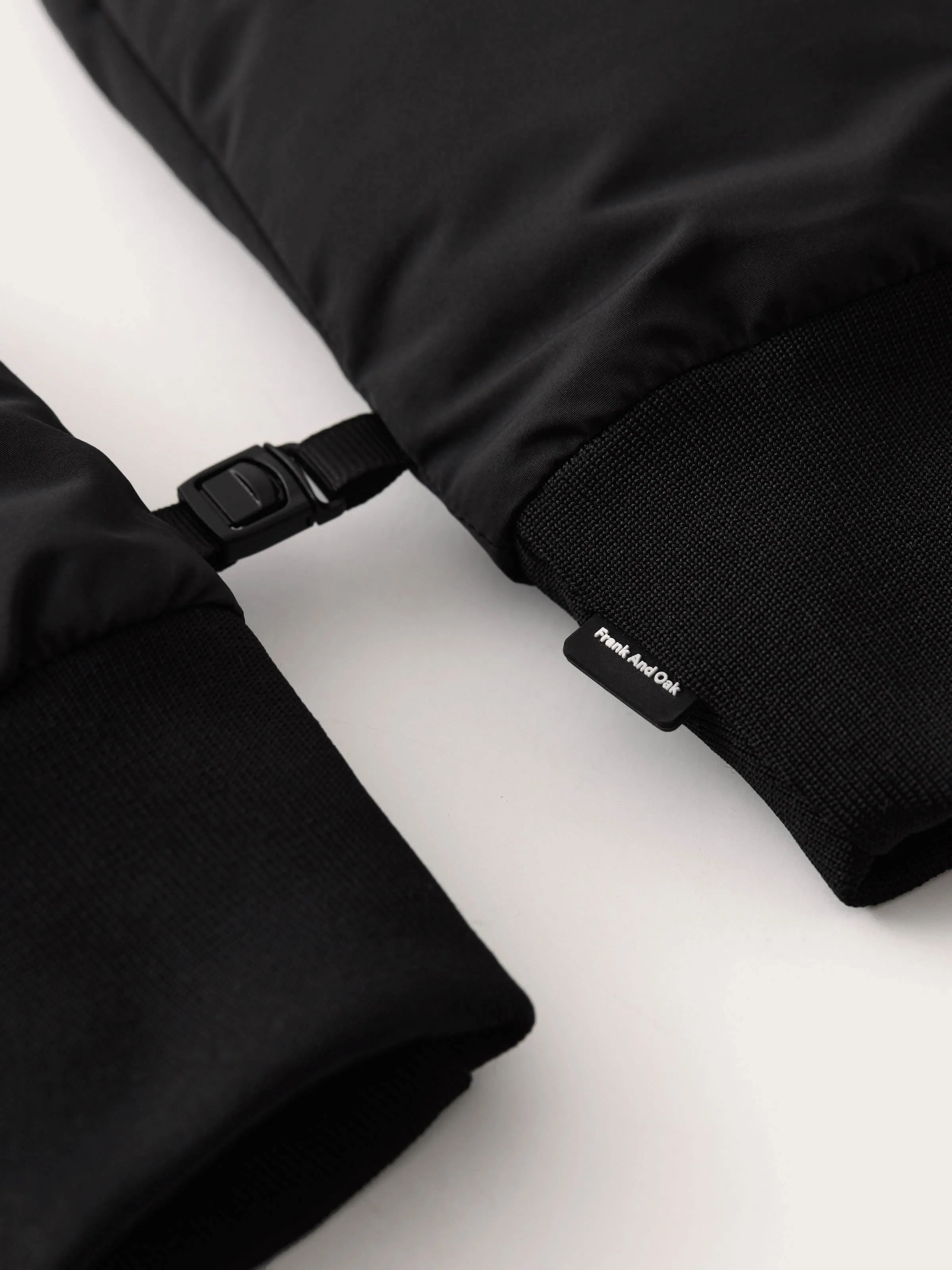 The Puffer Mittens in Black