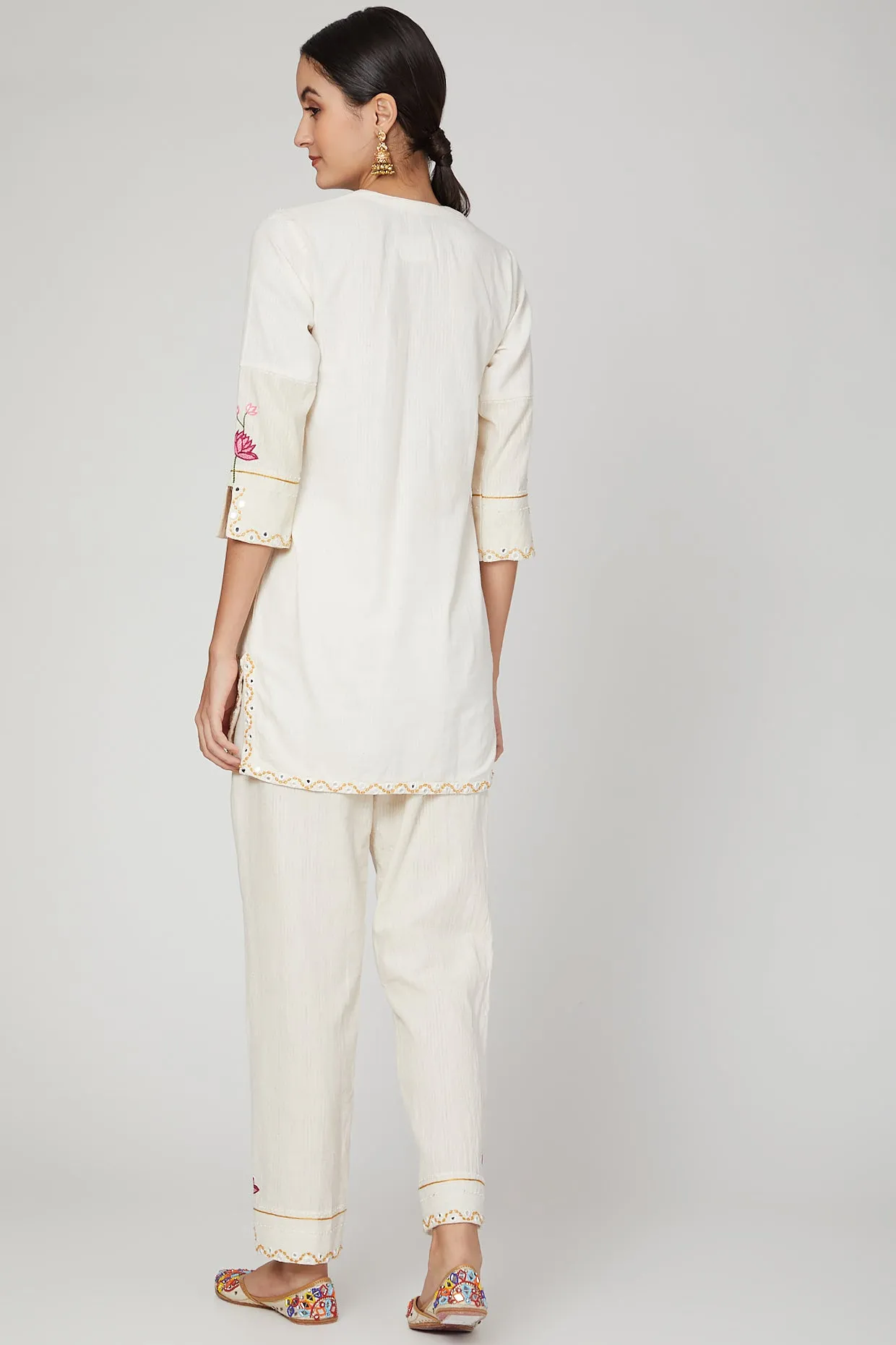 White lotus short kurta pants set